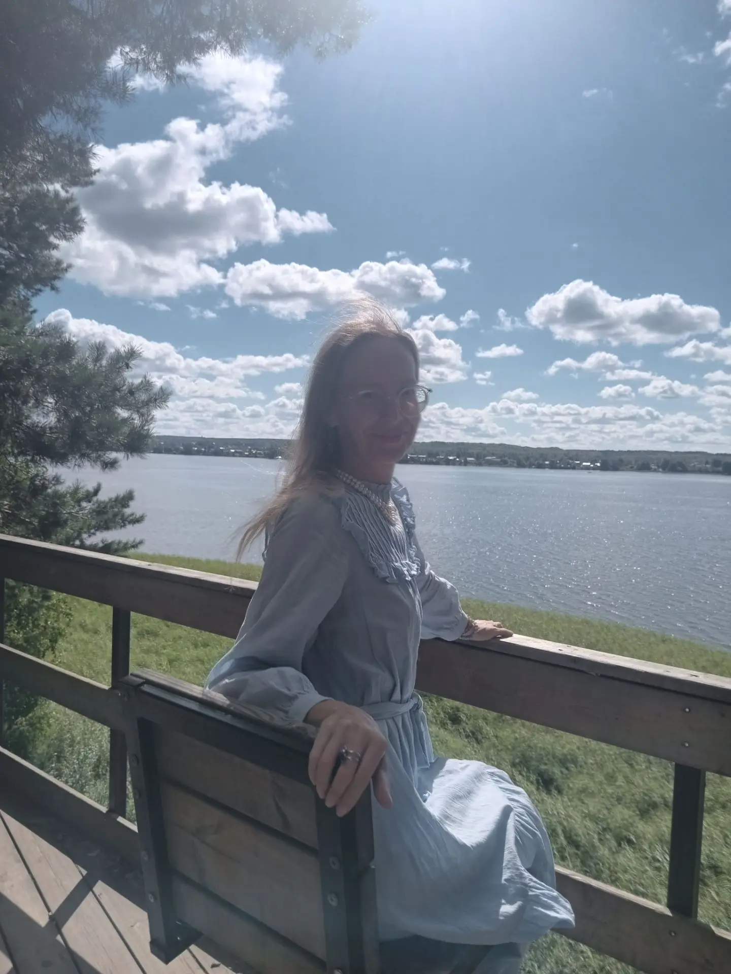 Одним жарким летом в мои почти двадцать жизнь занесла меня в глухую деревню, в которой ...