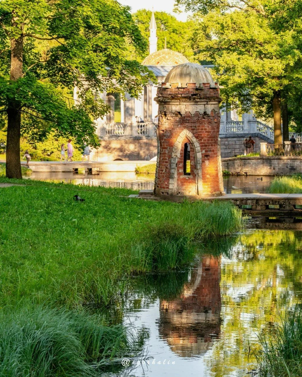 🏛 Красный каскад
#Пушкин

📌 Главная функция сооружения — контролировать и поддерживать уровень вод