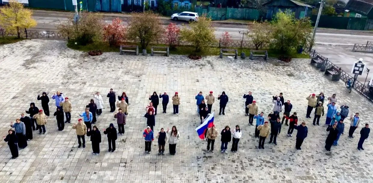 🇷🇺В преддверии Дня воссоединения, 29 сентября, на площади Дома культуры села Оек сост...