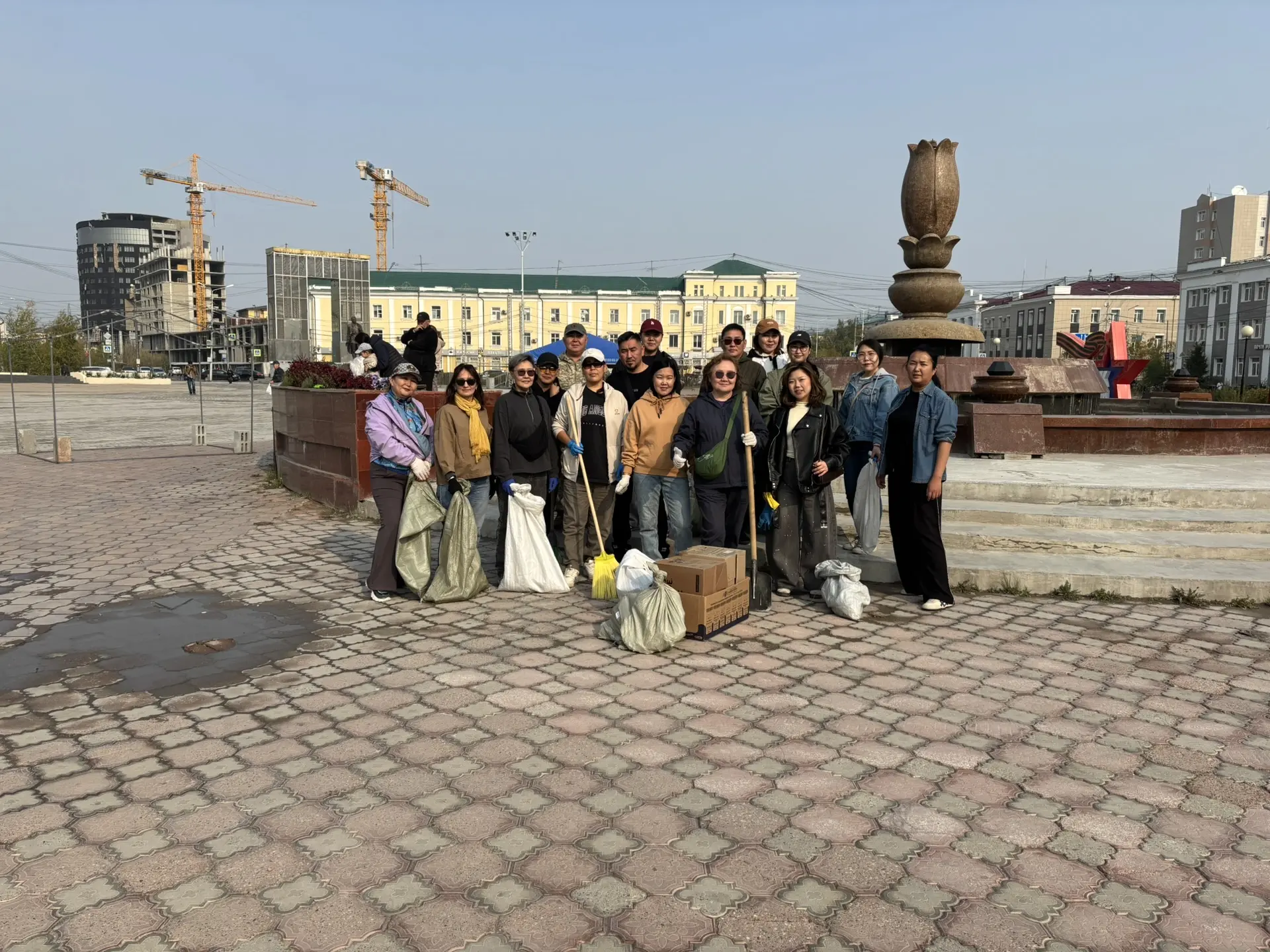 Сегодня, в рамках общегородского субботника, сотрудники Министерства культуры и духовно...