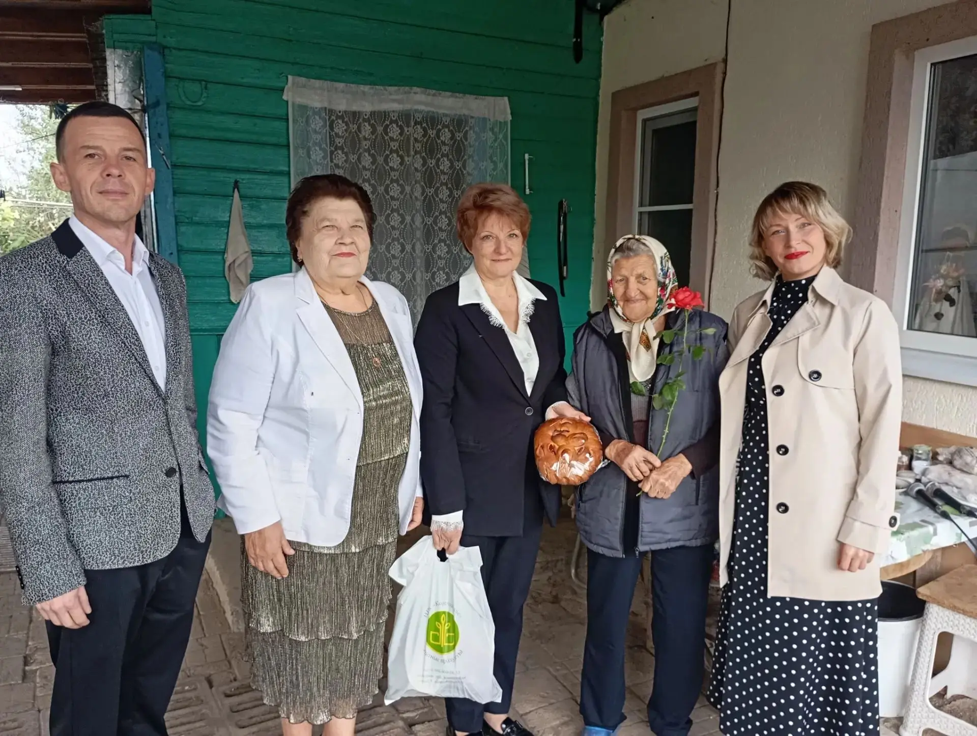 1 октября, в День пожилого человека, СДК п. Мирный совместно с Советом ветеранов НПХ «К...