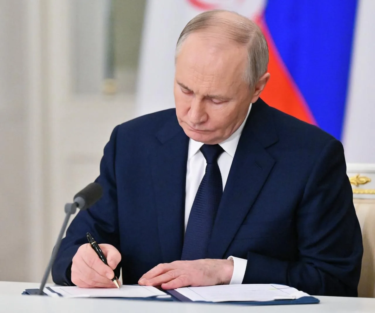 Путин подписал указ об увеличении штатной численности ВС РФ до 2 426 130 человек, из которых 1 535 0