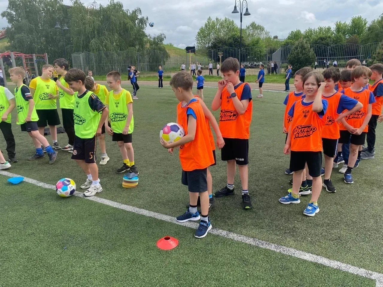 ⚽️ В рамках проекта «Футбол в школе» учитель физической культуры Николаев Игорь Николаевич организов