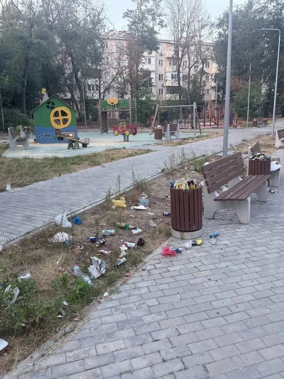 Красота в центре города. Никто не занимается порядками, кроме жителей двора. Основная ч...