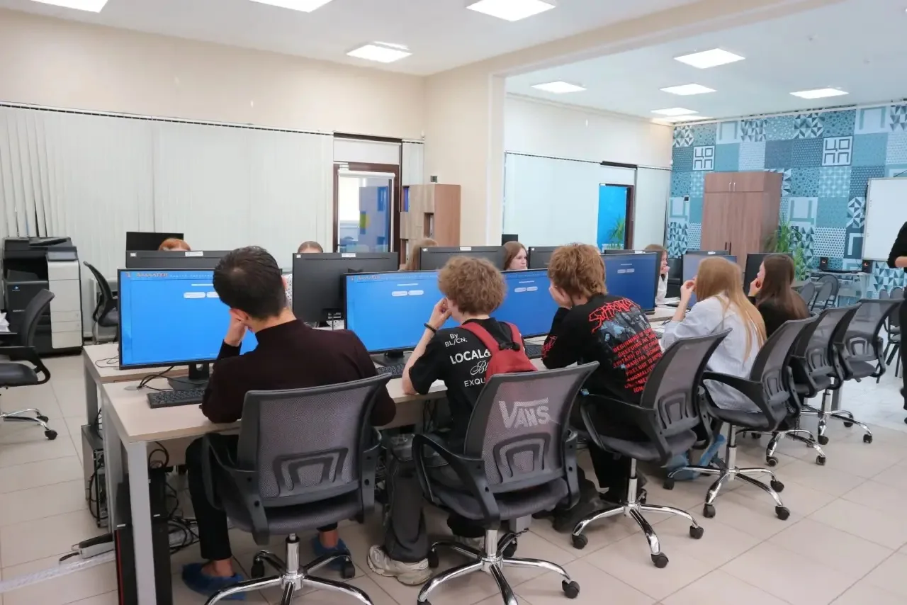 «Шаг навстречу профессии» 🙌  На этой неделе для 9Б класса  прошла профориентационная встреча в «СМЕН
