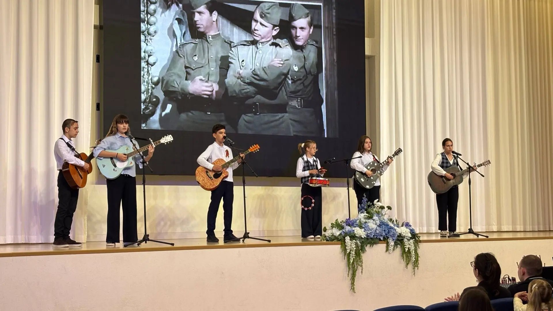🎉 Концерт, посвящённый 9 мая: Вечная память и патриотизм 🇷🇺  🇷🇺13.05.2026  В нашей школе прошел заме