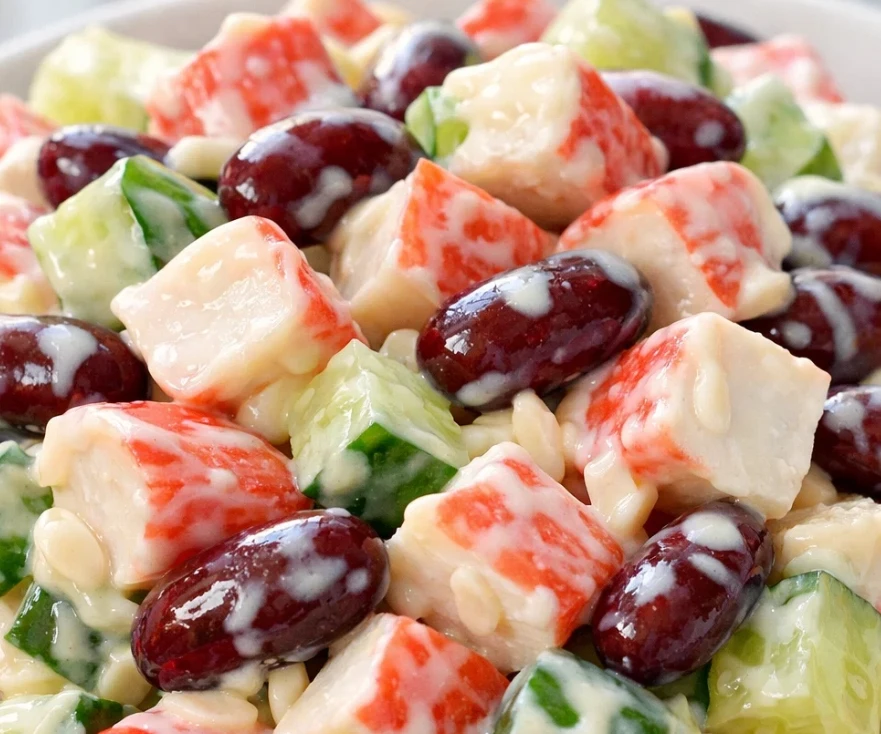 Быстрый салат из доступных продуктов: когда нужно вкусно и без лишних хлопот Этот салат относится к 