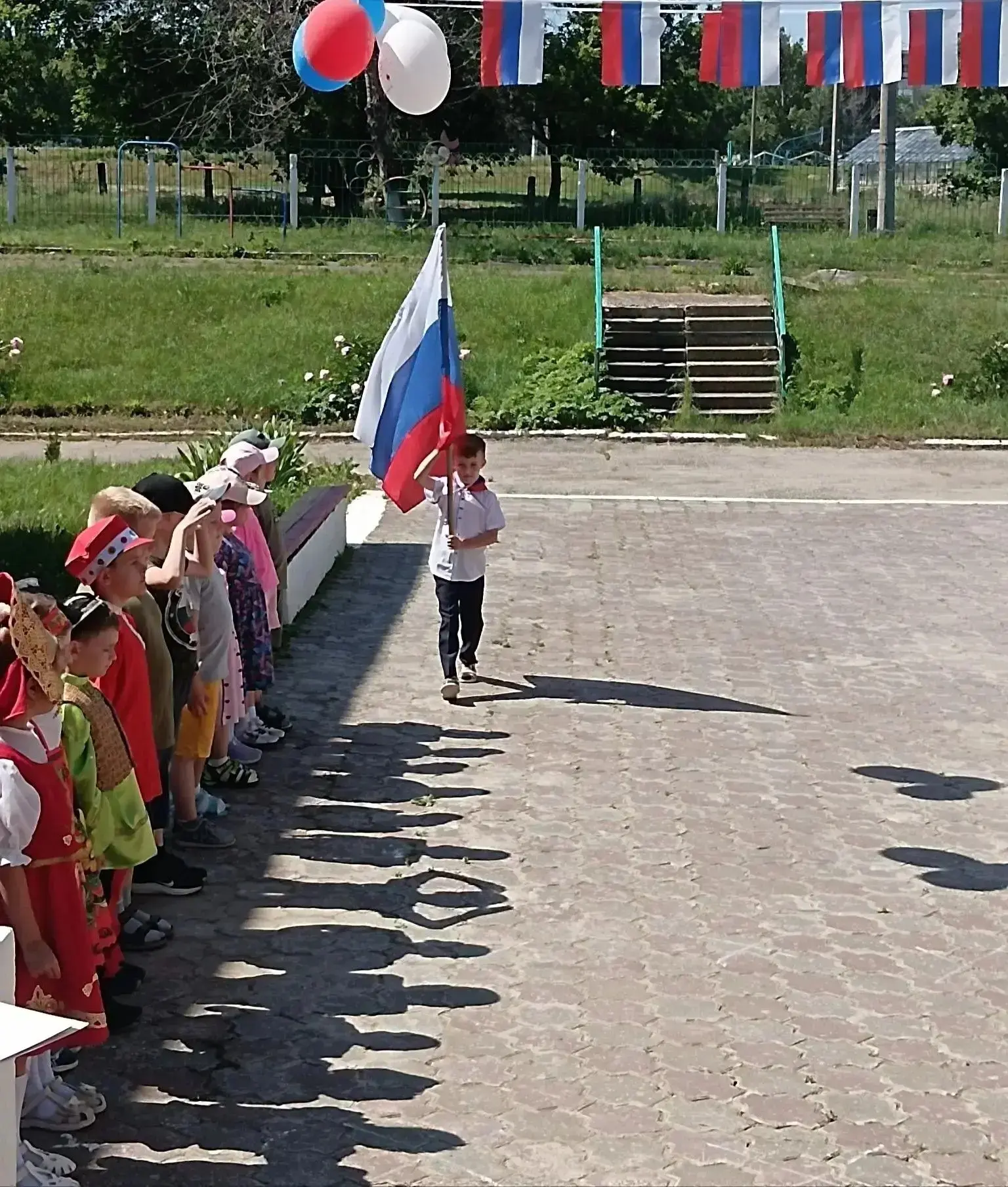В поисках символов России - увлекательный квест для будущих патриотов

Летний период в детском саду 