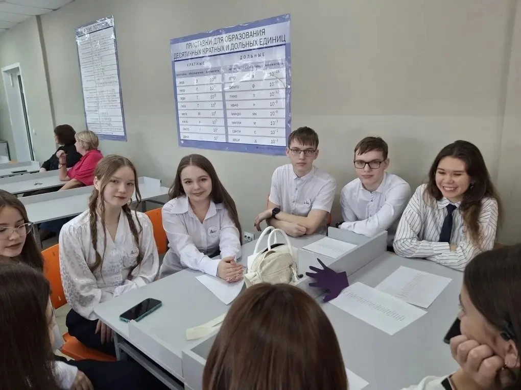 В конце января в городе прошла традиционная встреча старшеклассников, посвященная Дню студента.🧑‍🎓  