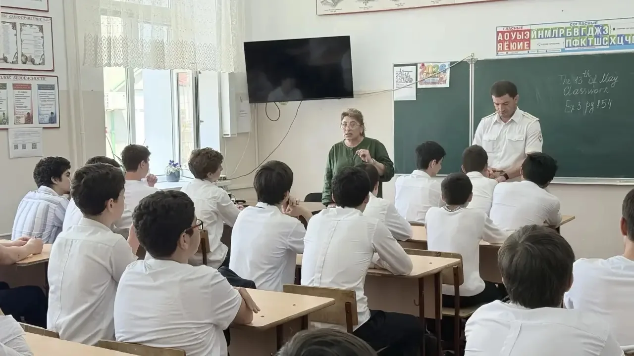 👮‍♂️14 мая состоялась профилактическая беседа инспектора ДПС, лейтенанта полиции, Абдуллаева Игоря  
