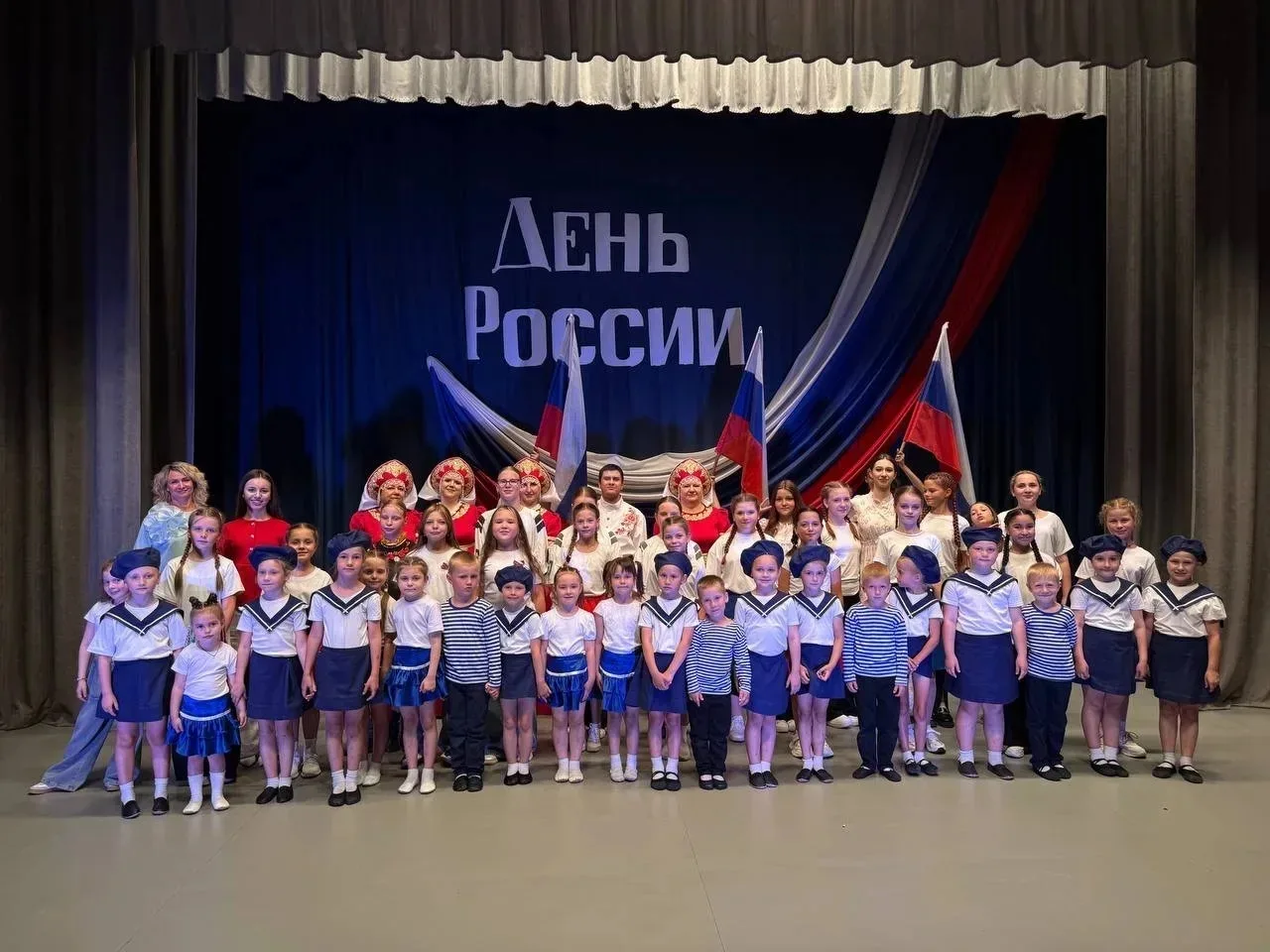 С Днем России! 🇸🇮
Гордимся нашей страной, её историей и людьми, которые делают её сильнее!
Отдельн