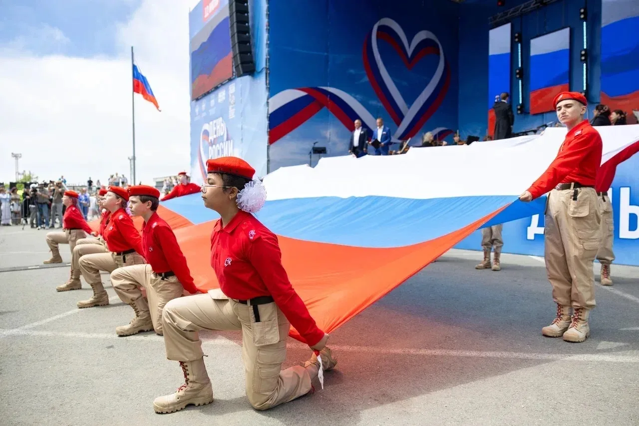Сегодня 12 июня 2026 года мы отмечаем главный праздник страны - день России. Это праздник свободы, м