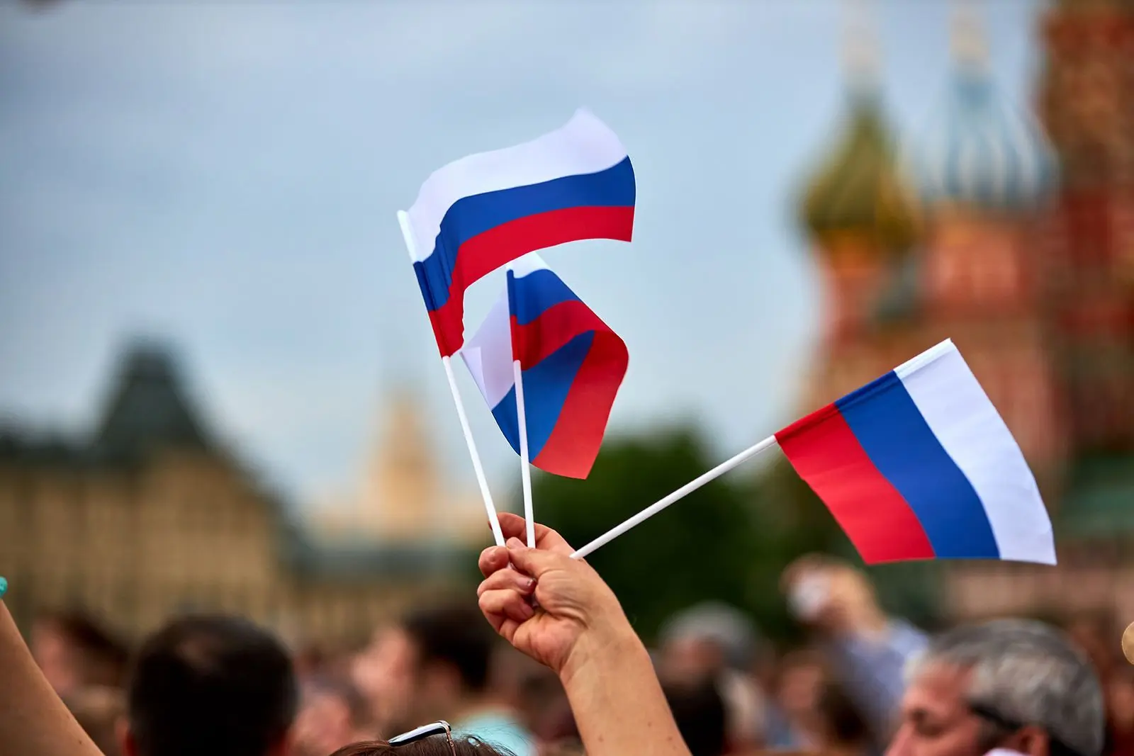 Приглашаем всех на праздничный флешмоб в честь Дня Государственного флага!