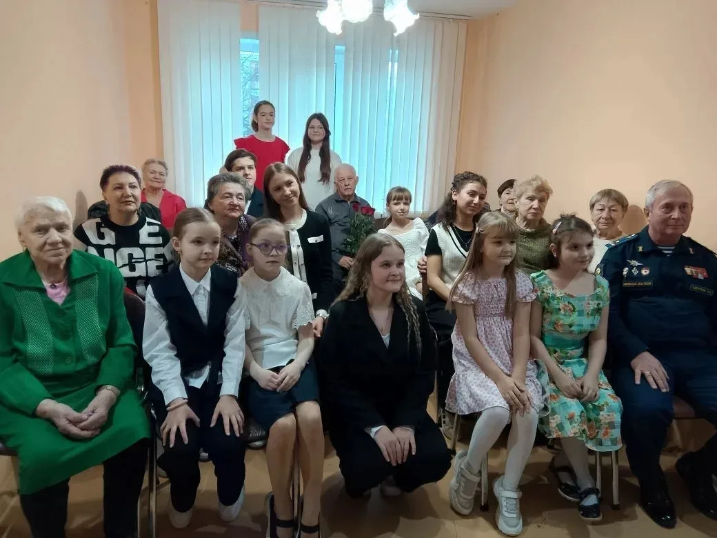 20 февраля жителей Дома ветеранов г. Пскова пришли поздравить с наступающим праздником ...