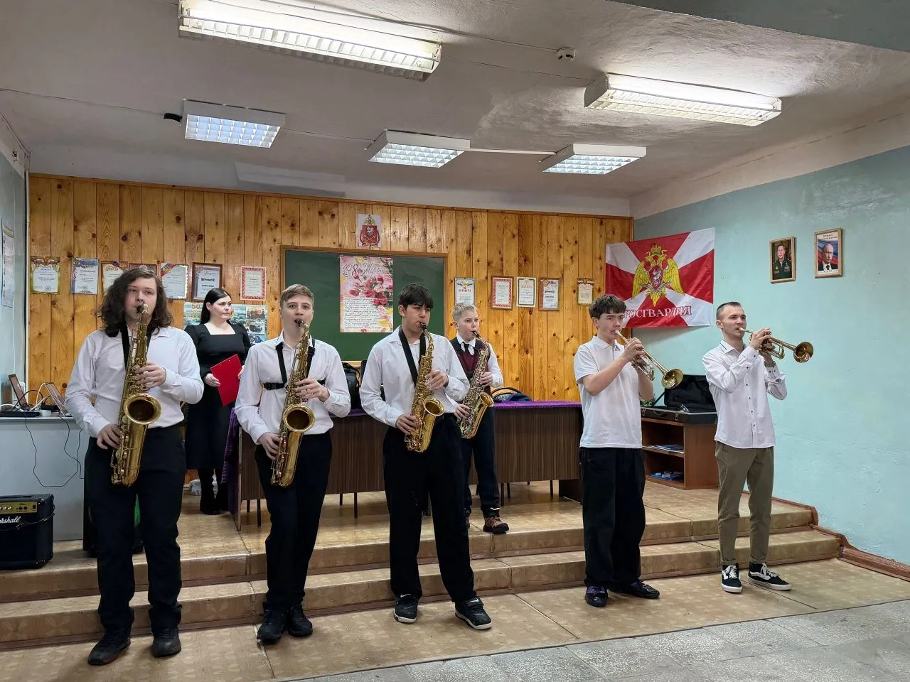 Два дня назад волонтёры нашего города организовали поздравительный концерт для женщин, ...