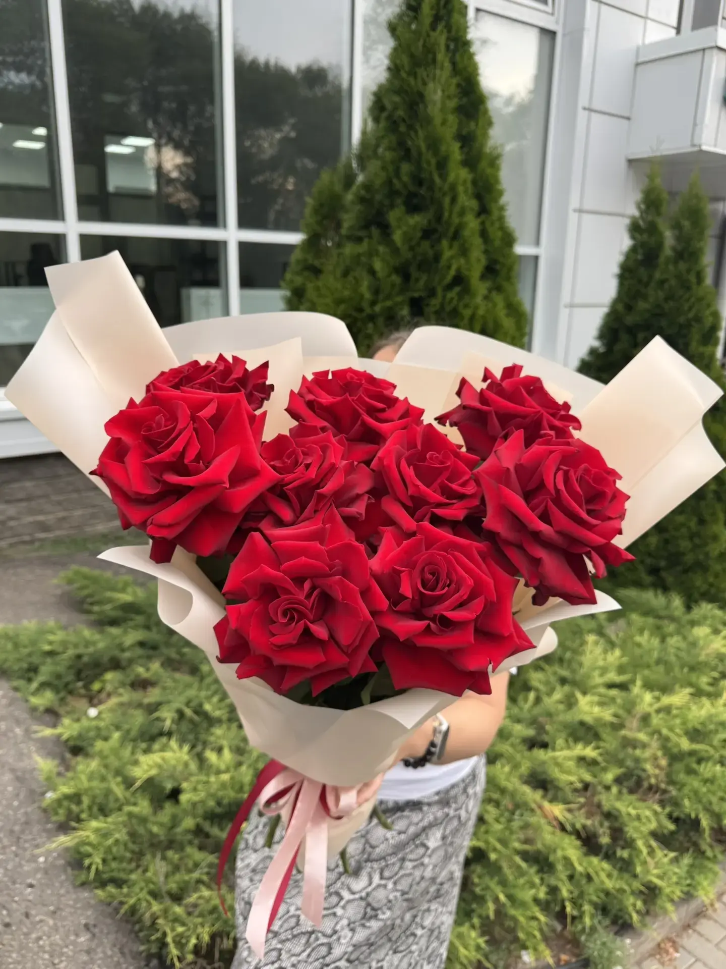 🔥 Свежие французские розы уже в магазине!

Цены:
• 9 роз — 3850 ₽
• 11 роз — 4620 ₽
• 15 роз — 6190