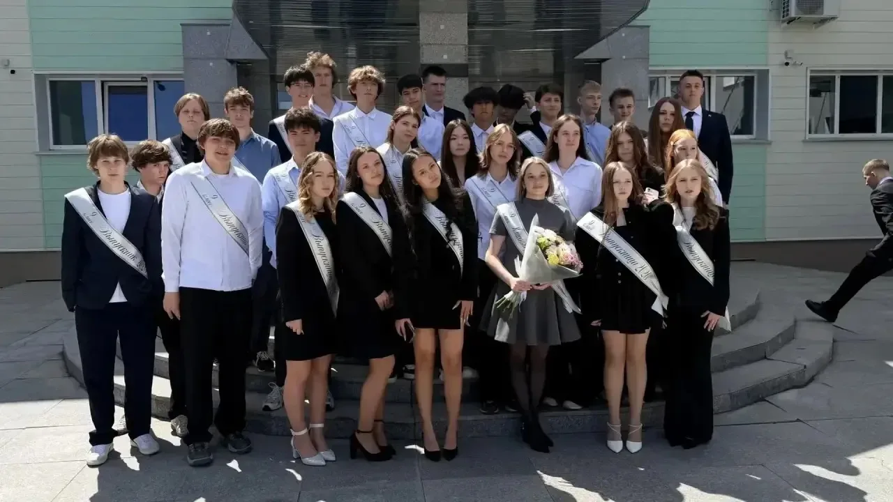💐Трогательный праздник юности: торжественная линейка прошла для девятиклассников МАОУ СОШ №6 г.   Юж