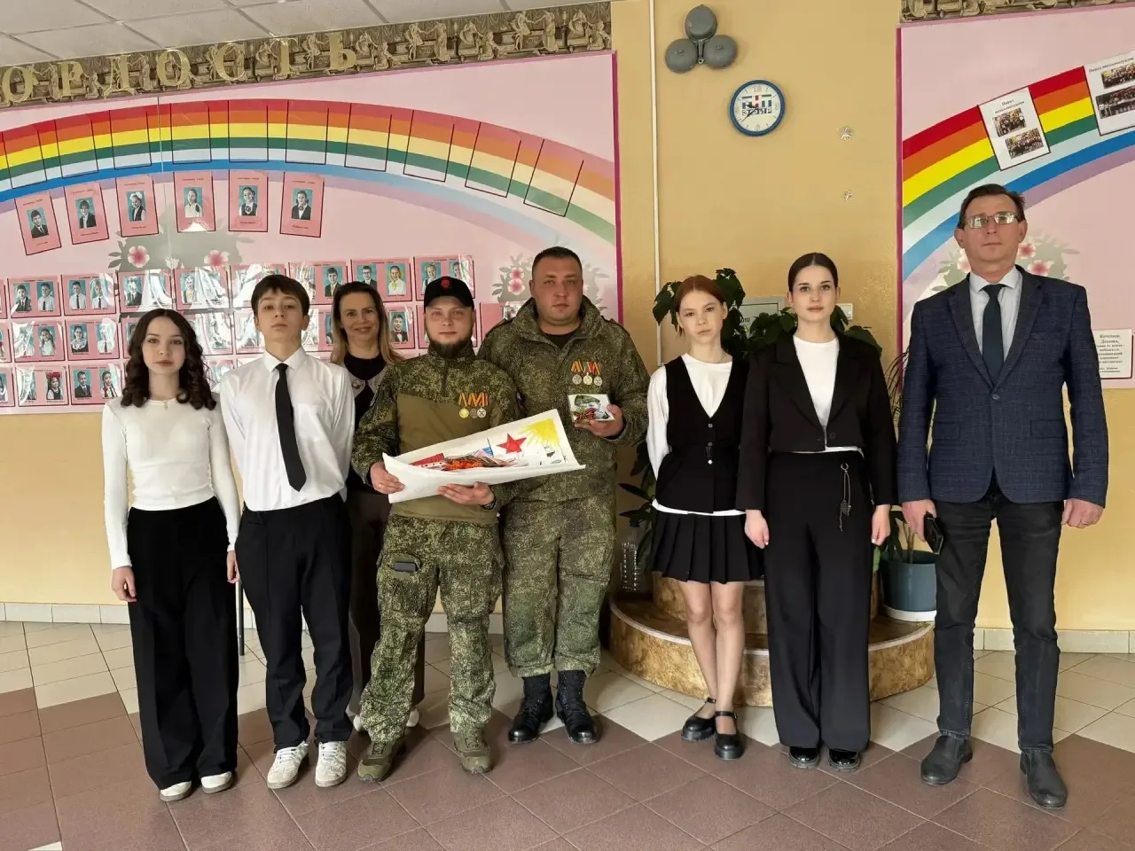 🇷🇺 Урок мужества: Встреча с героями современности! Сегодня в нашей школе прошел особенный день. Мы п