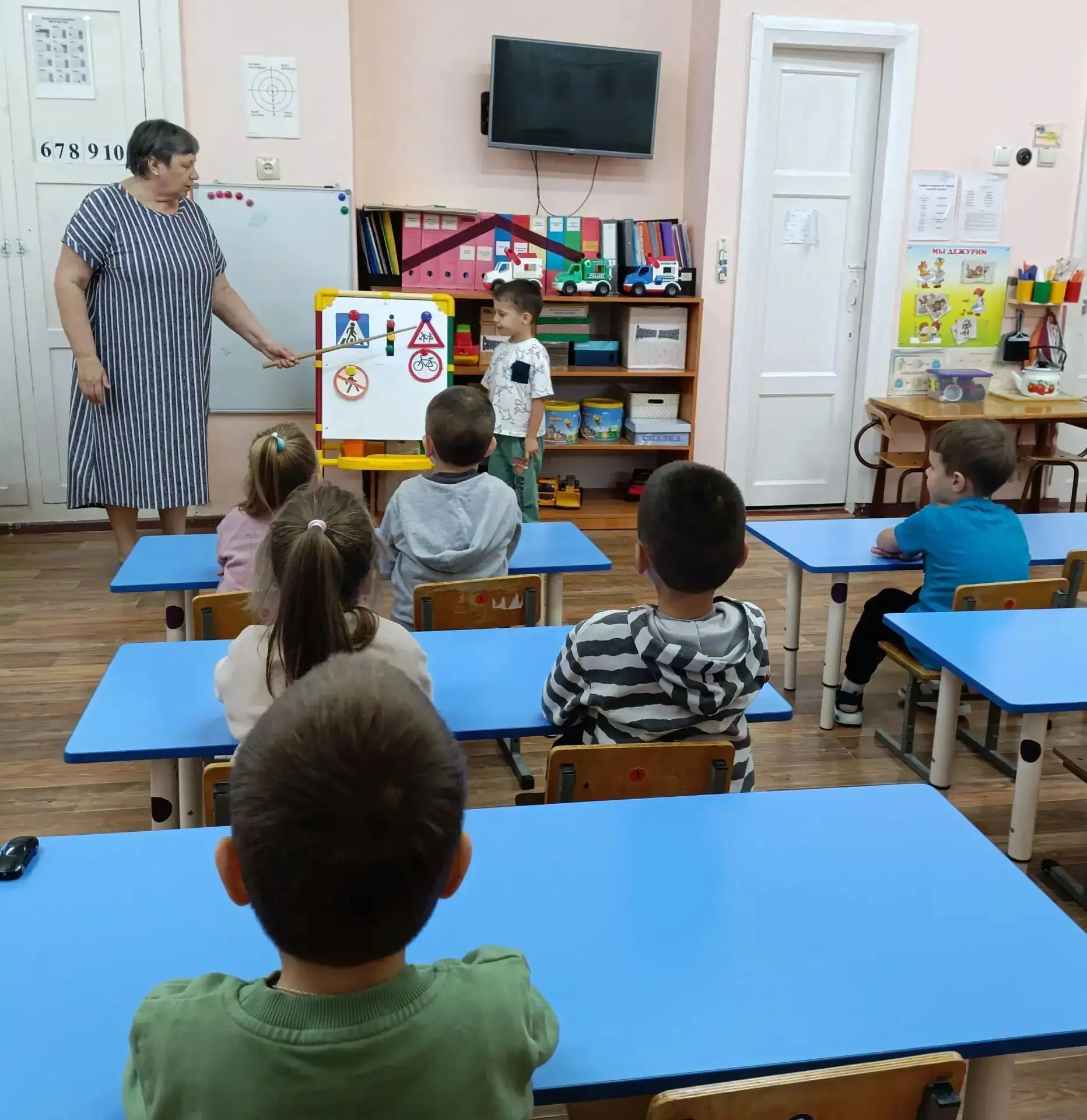 🎉 «День дорожного знака»: учимся безопасности играючи! 🎉
