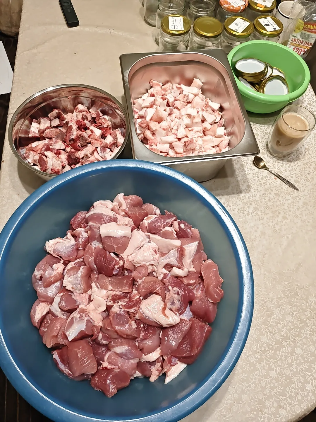 Сегодня делаем тушёнку и смалец 😋.