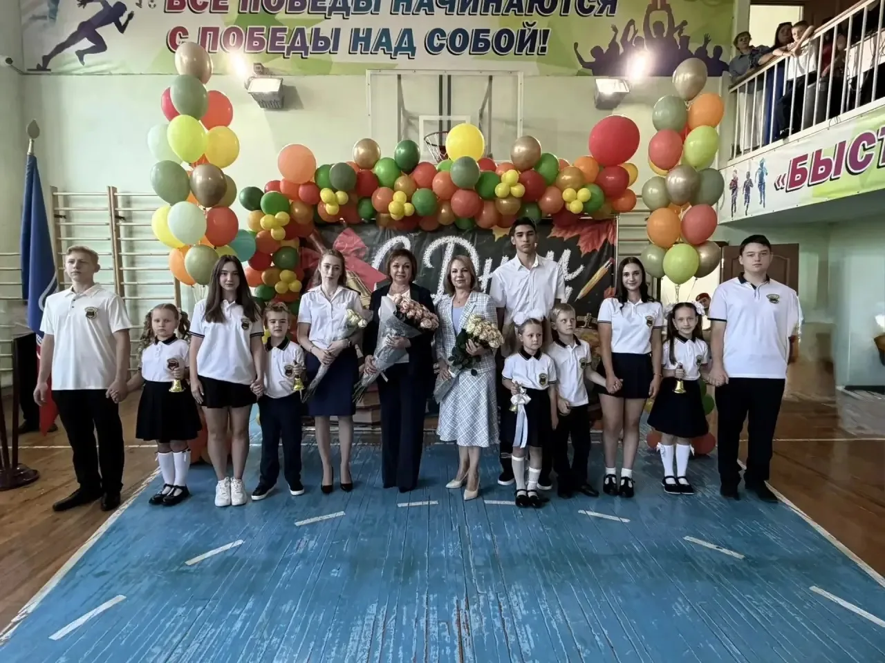 В это сентябрьское утро наш город проснулся рано, чтобы проводить в школу 542 первоклас...