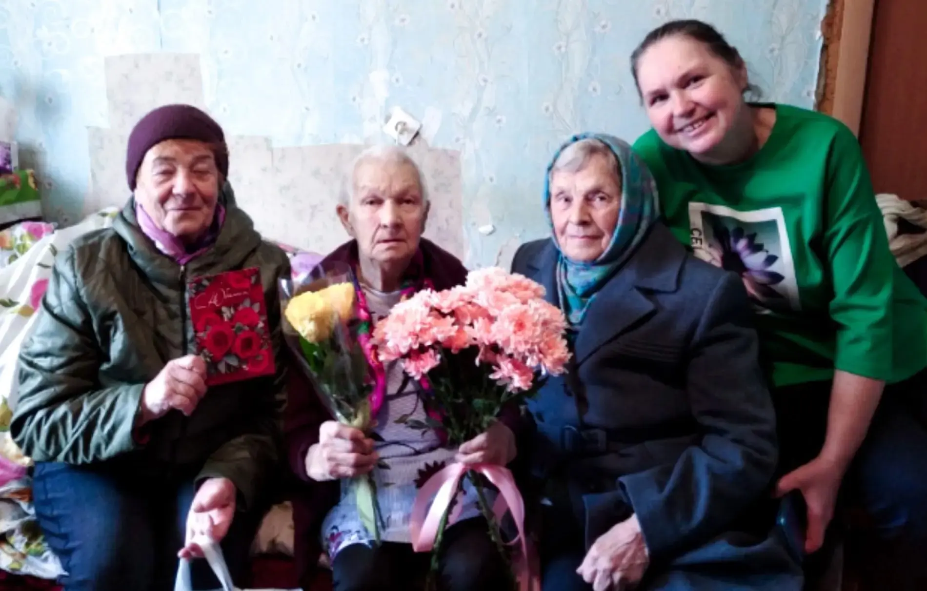 🎉🎉🎉 Костромской животновод Галина Михайловна Карсакова встретила 90-й день рождения   Жительница пос