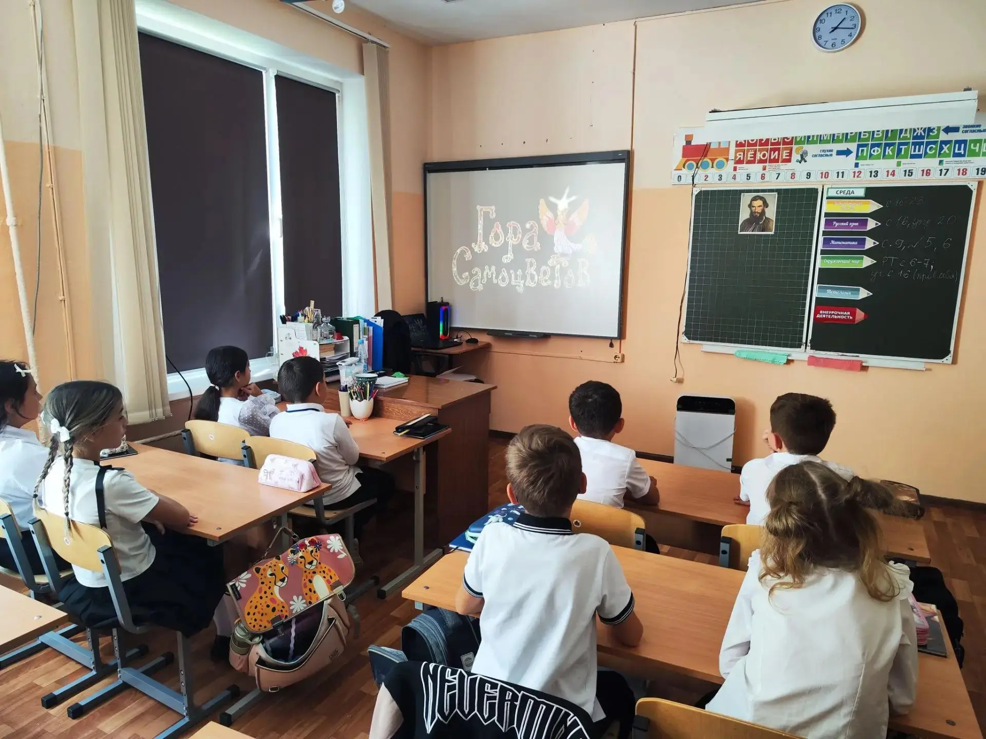 В рамках Года единства народов России, учащиеся 1-4 классов принимают участие в мульмар...
