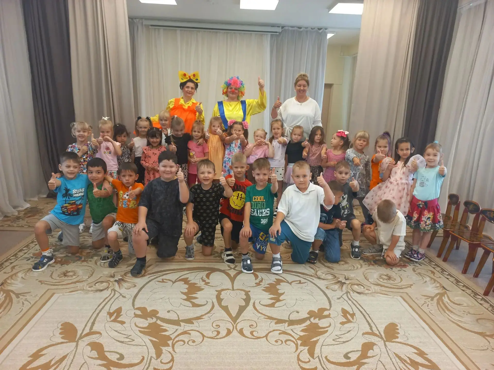 С новым учебным годом! Ура, День знаний в нашем саду! 🚌📚