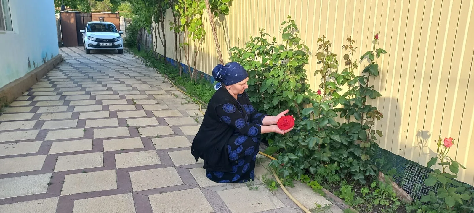 👨‍🦽Ежедневно Шейхмагомедова Зайнаб (социальный работник с.Таловка) посещает подопечных отделения с