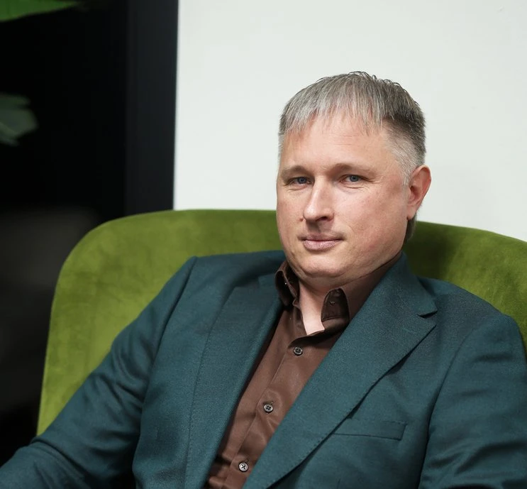 Вы когда-нибудь чувствовали, что за вами следят?

Наверное, да. Особенно когда проходите мимо камеры