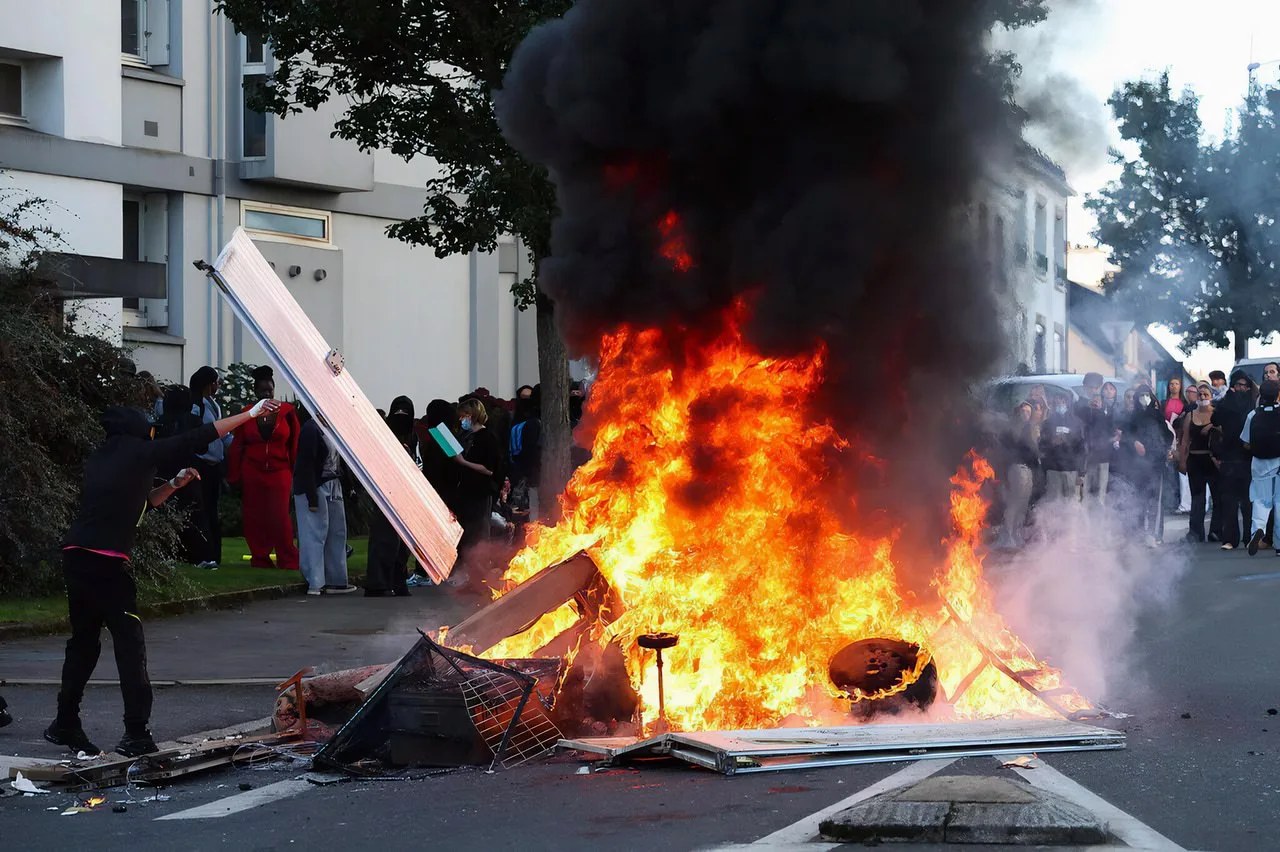 Во Франции школьные протесты переросли в массовые беспорядки