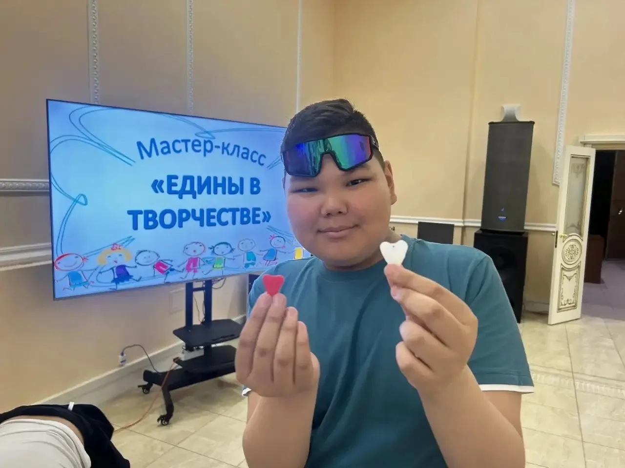 🎨✨ ЕДИНЫ В ТВОРЧЕСТВЕ ✨🎨

10 и 11 июня в Кино-досуговом центре «Арктика» прошёл мастер-класс «Един