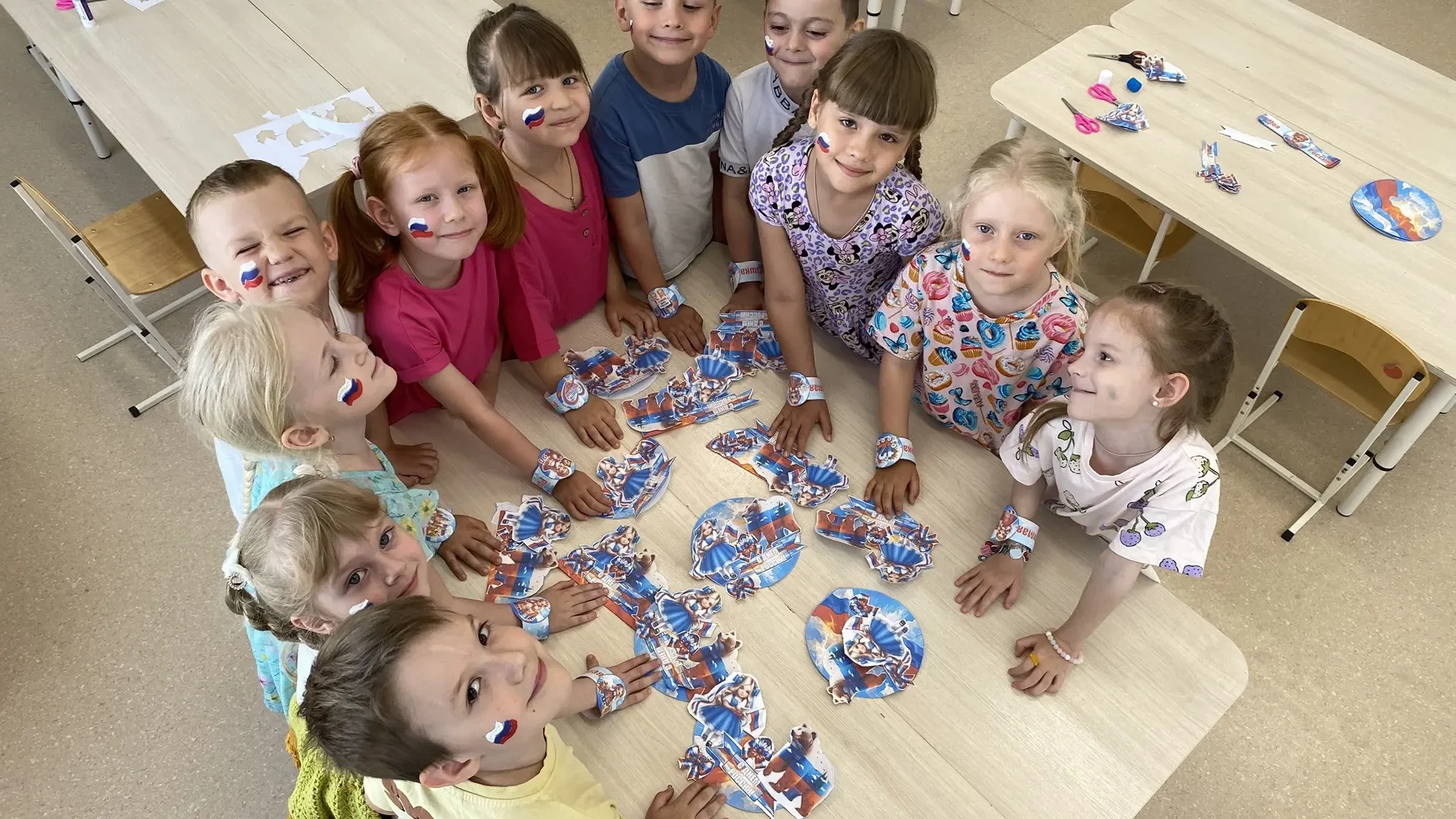 🌟 🇷🇺 🌟
Сегодня мы отметили важный и значимый праздник — День России! В нашей группе "Росточки"  