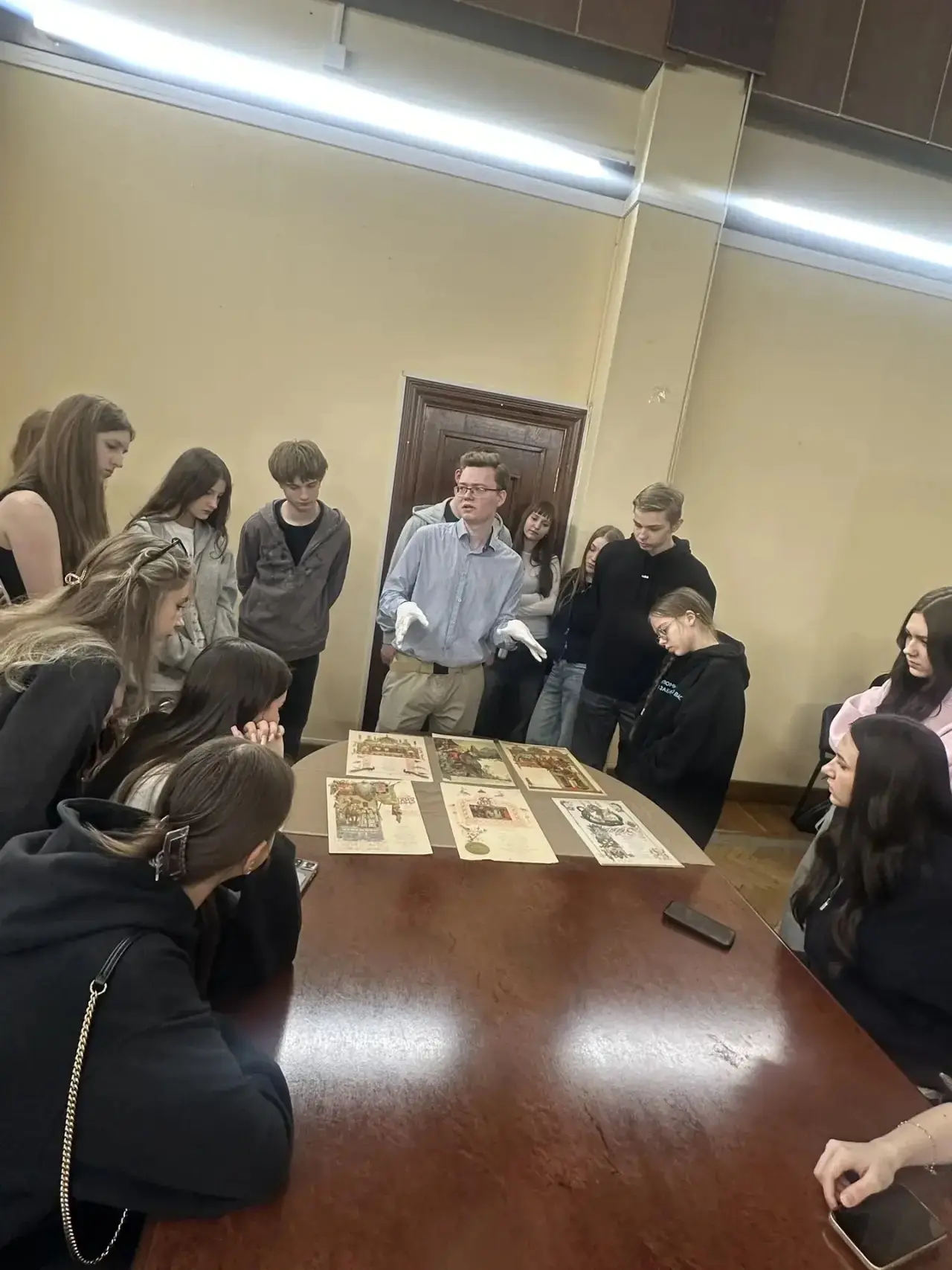 Десятиклассники-предприниматели открыли для себя мир архивов  ✅ 13 апреля ученики 10 предприниматель