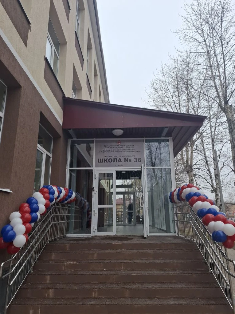 🎉Школа  вновь распахнула двери после капремонта  🇷🇺Сегодня после масштабного капитального ремонта от