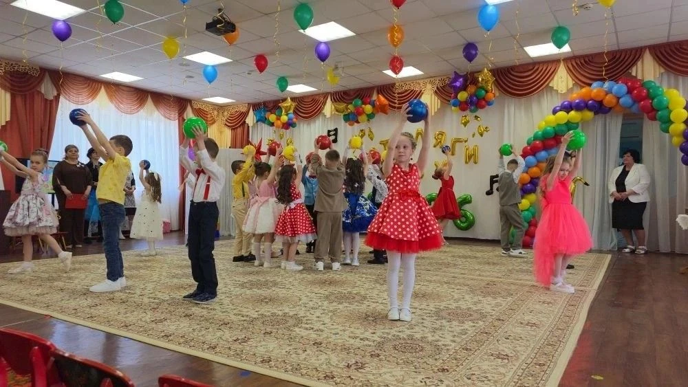 Ах, сколько раз в просторном зале