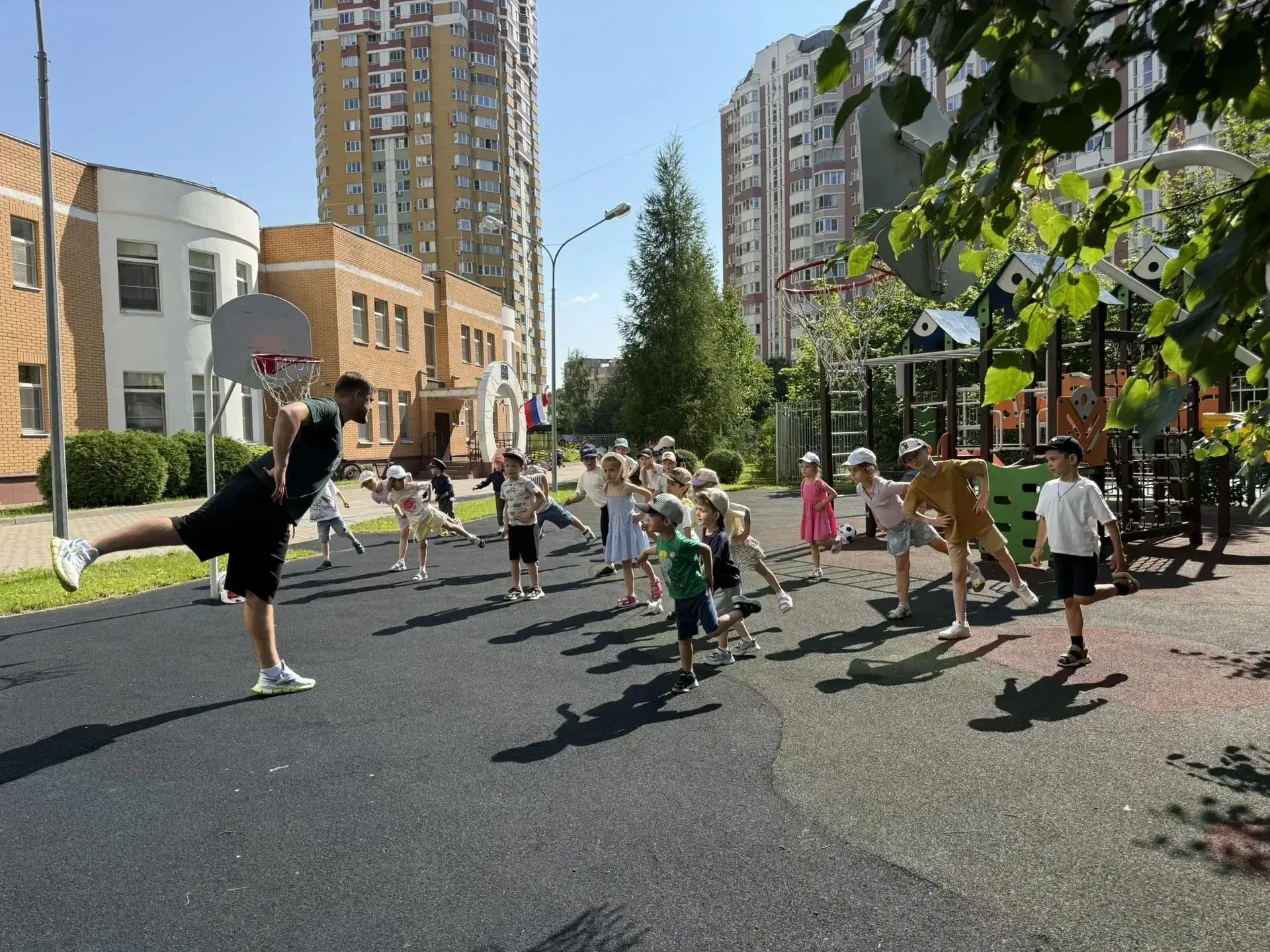 Лето у дошкольников ☀️🌱

🤗 Летняя пора — это время веселья, беззаботных игр и удивительных открыти