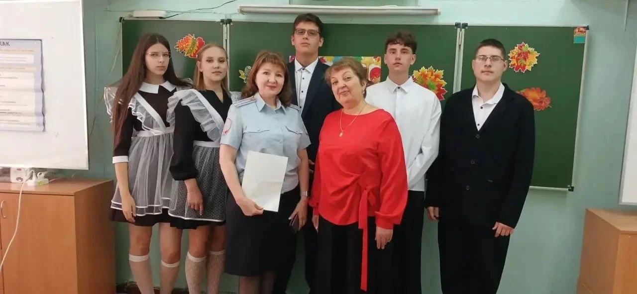 ✨Встреча с пользой для будущих выпускников: 11‑классники познакомились с работой полиции.