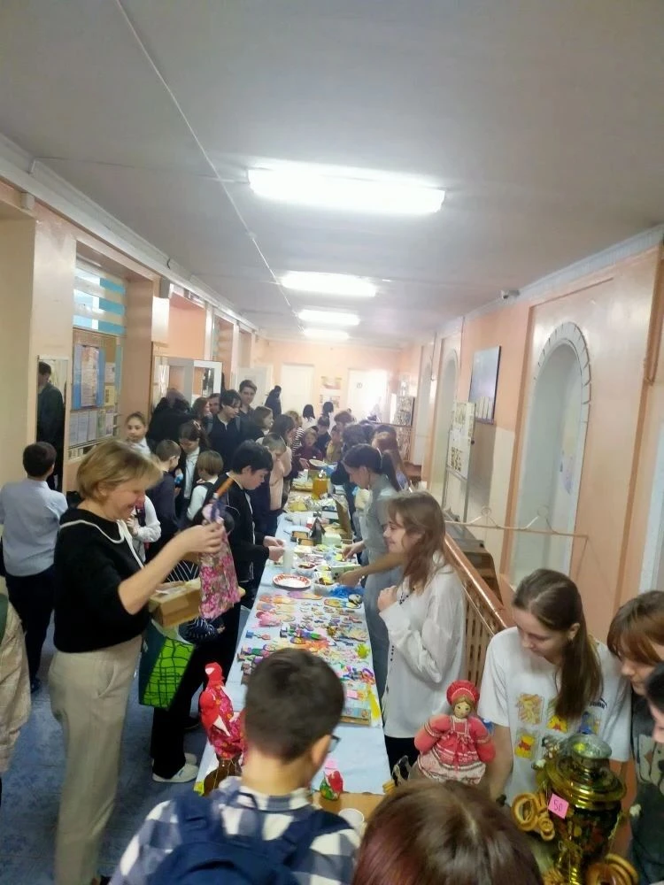 В рамках завершения Масленичной недели в корпусе Черкизово была организована благотворительная ярмар