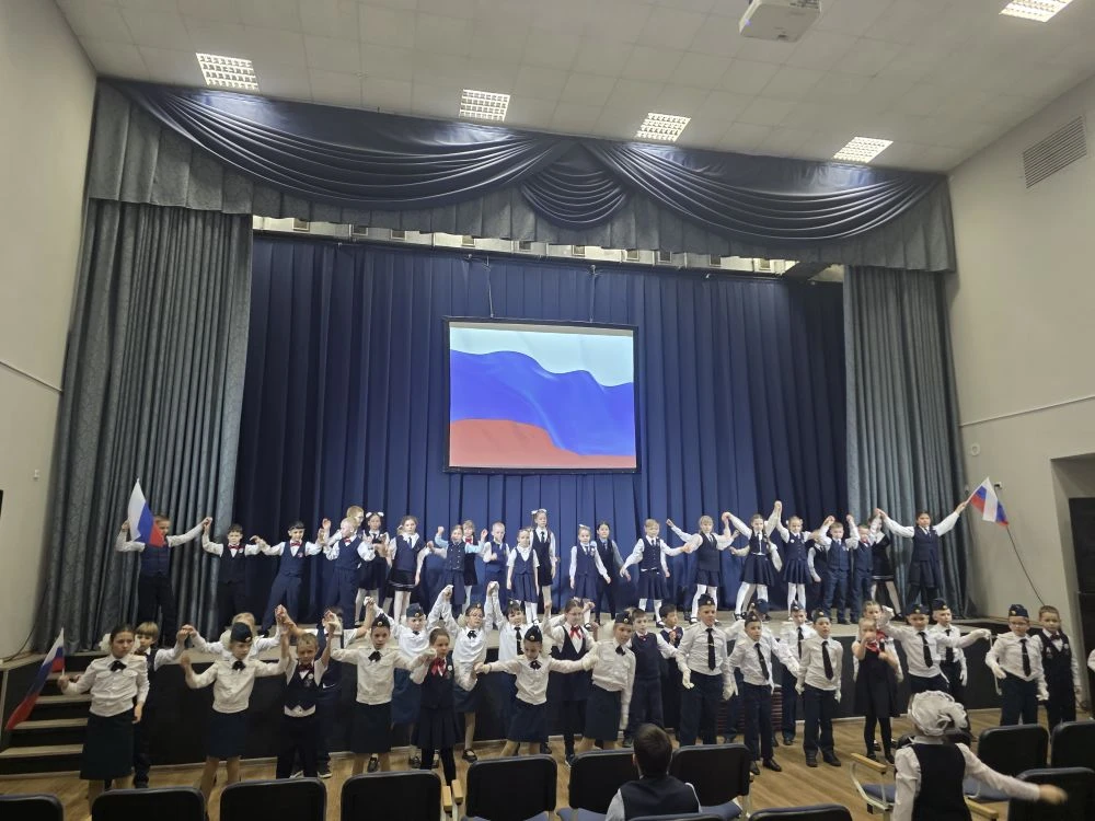 «Битва хоров» началась 🎶  Два дня в лицее — 30 марта и 1 апреля.  Хоры делятся на возрастные категор