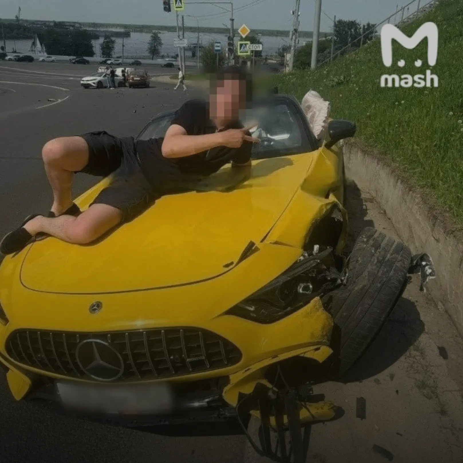 🤔 Мажор, устроивший массовое ДТП, стал извиняться поле заведения двух уголовных дел.  Сын самого бог