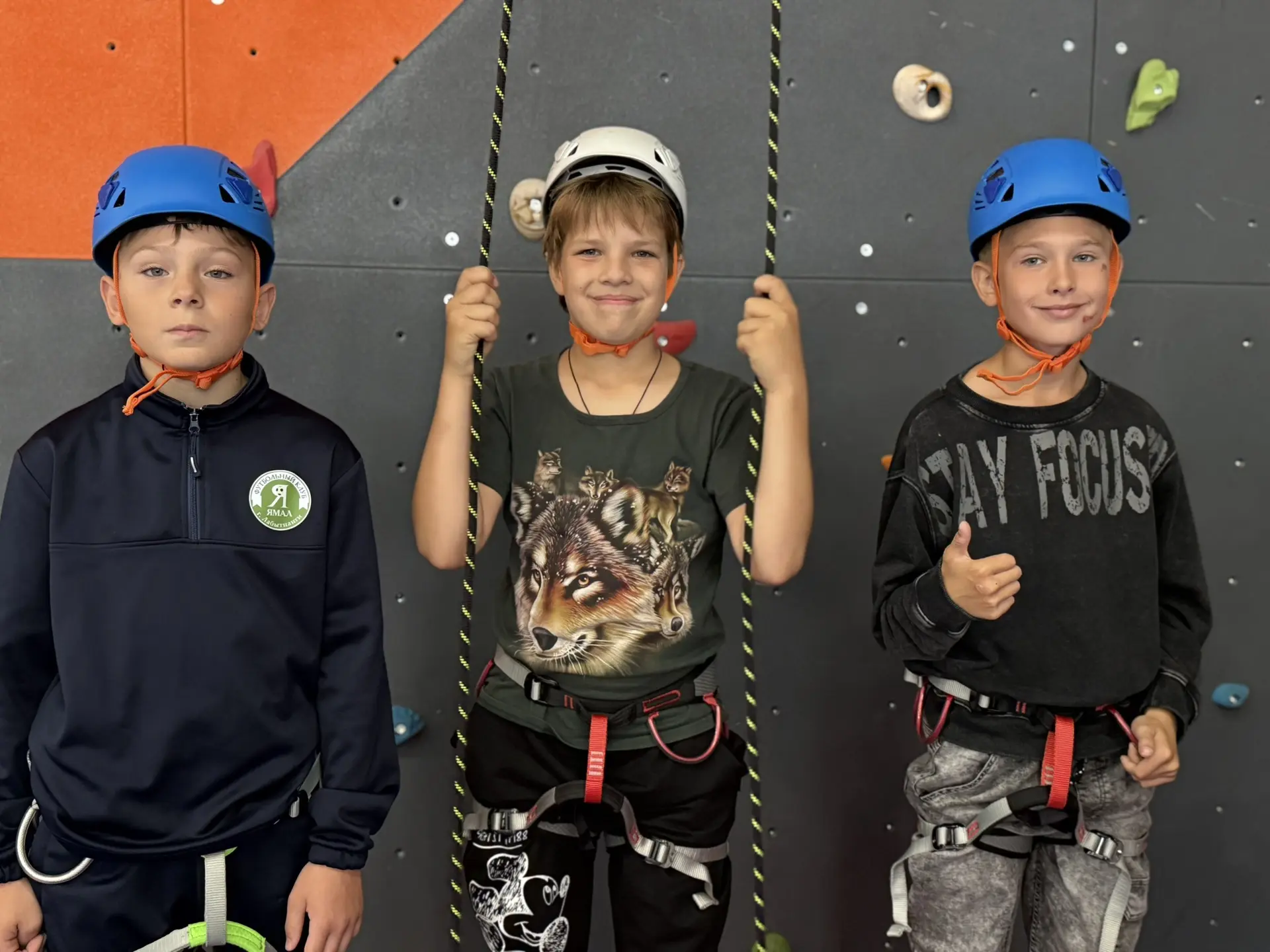 🧗‍♂️ Лабытнангские подростки штурмуют скалодром!