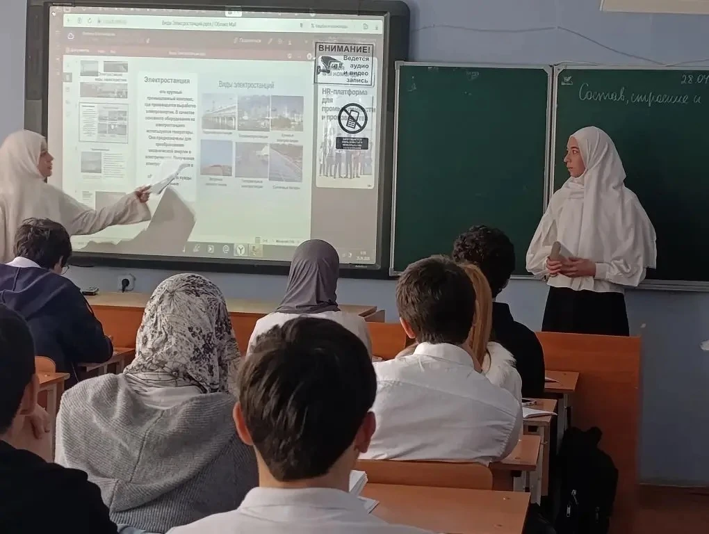В рамках декады физики прошли открытые уроки и мероприятия. Ученицы 10 "Б" класса под руководством Ч