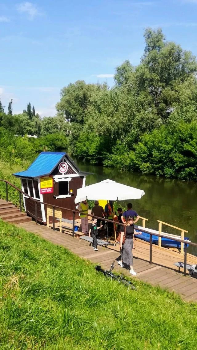 Лодочную станцию открыли на реке Стерля.

Прокат — 500 рублей за полчаса. Мы пока туда не добрались,
