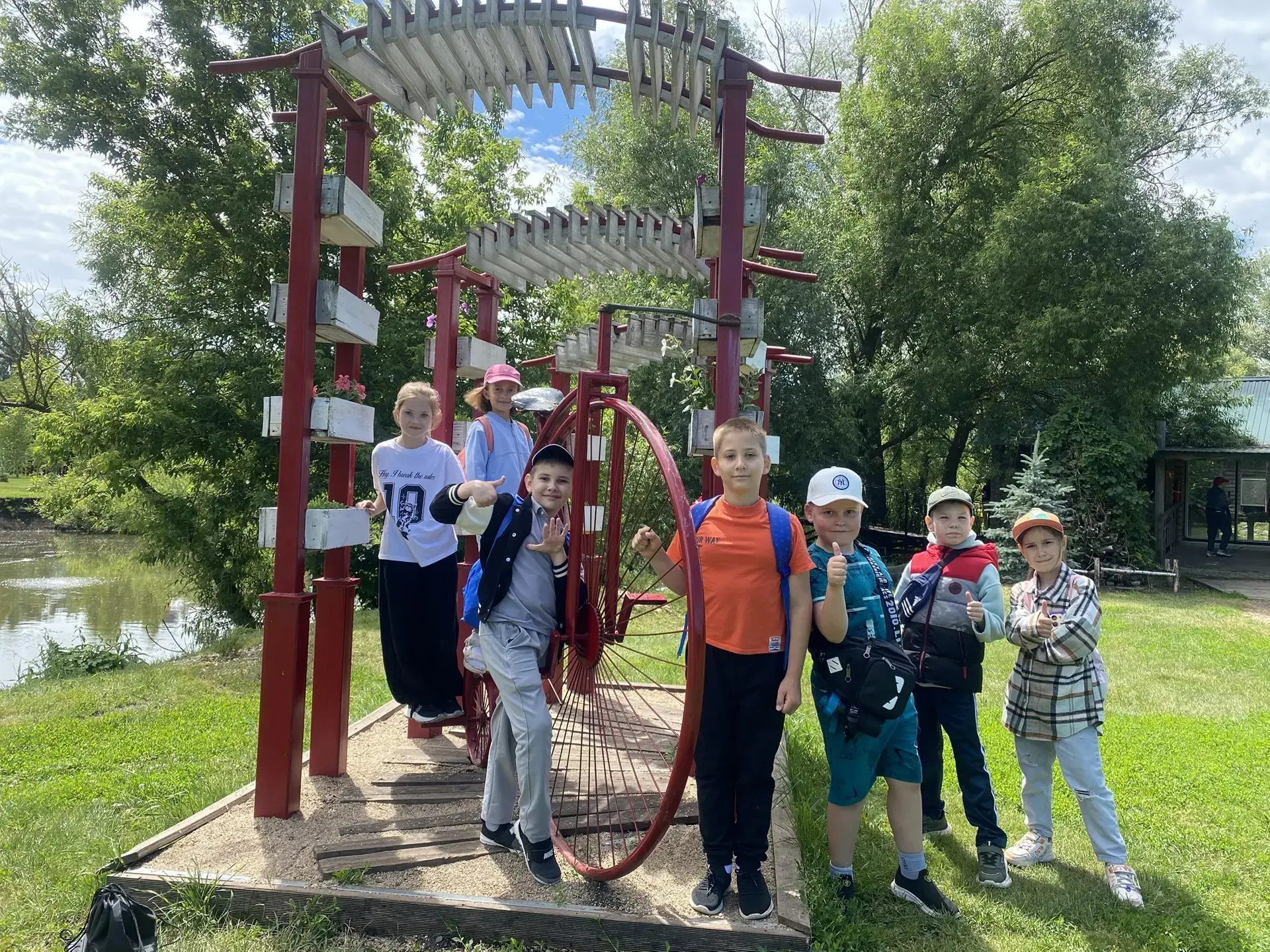 🎉 Путешествие в Старооскольский зоопарк: восторг и море впечатлений!

Сегодня дети из 4‑го и 5‑го о