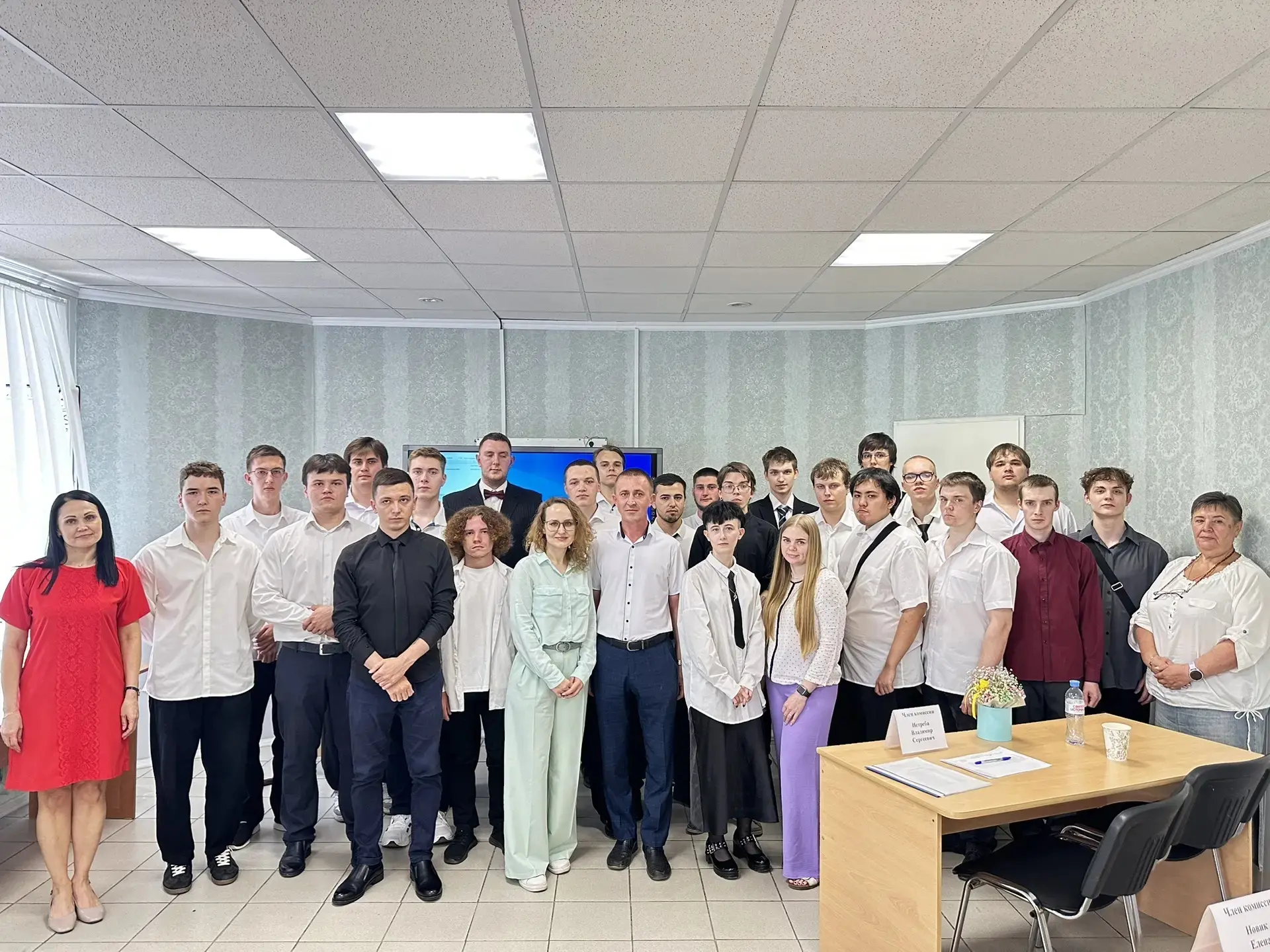 🌟 ЗВЁЗДНЫЙ ЧАС ГРУППЫ МТР-41: ДИПЛОМЫ ЗАЩИЩЕНЫ! 🎉

🗓️ Сегодня в стенах нашего колледжа гремели ап