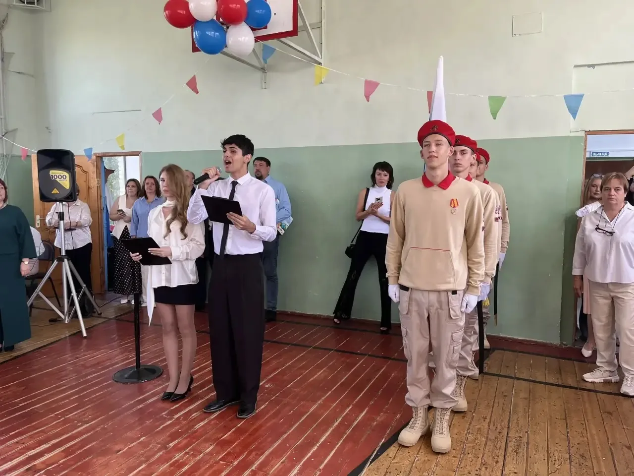 🎉 С Днём знаний, дорогие друзья! 🎉