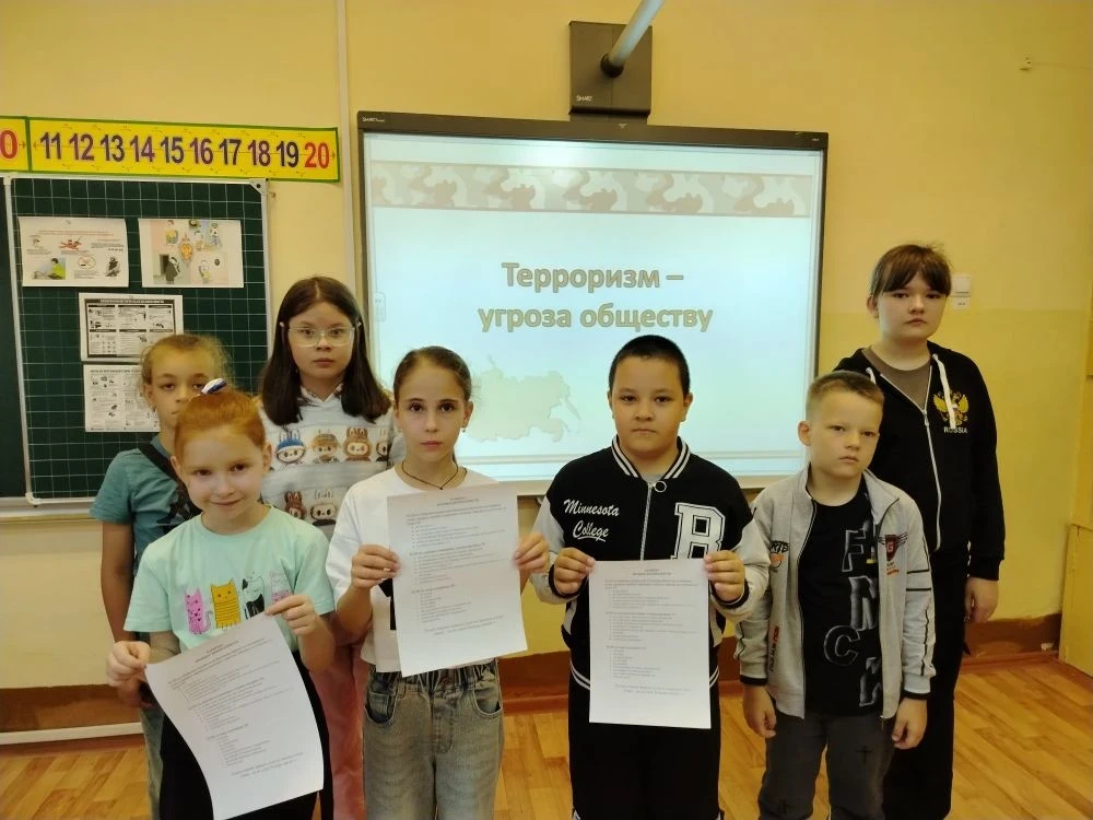 Сегодня в ДОЛ " Бодрость" прошёл информационный час по антитеррористической безопасности. Говорить н