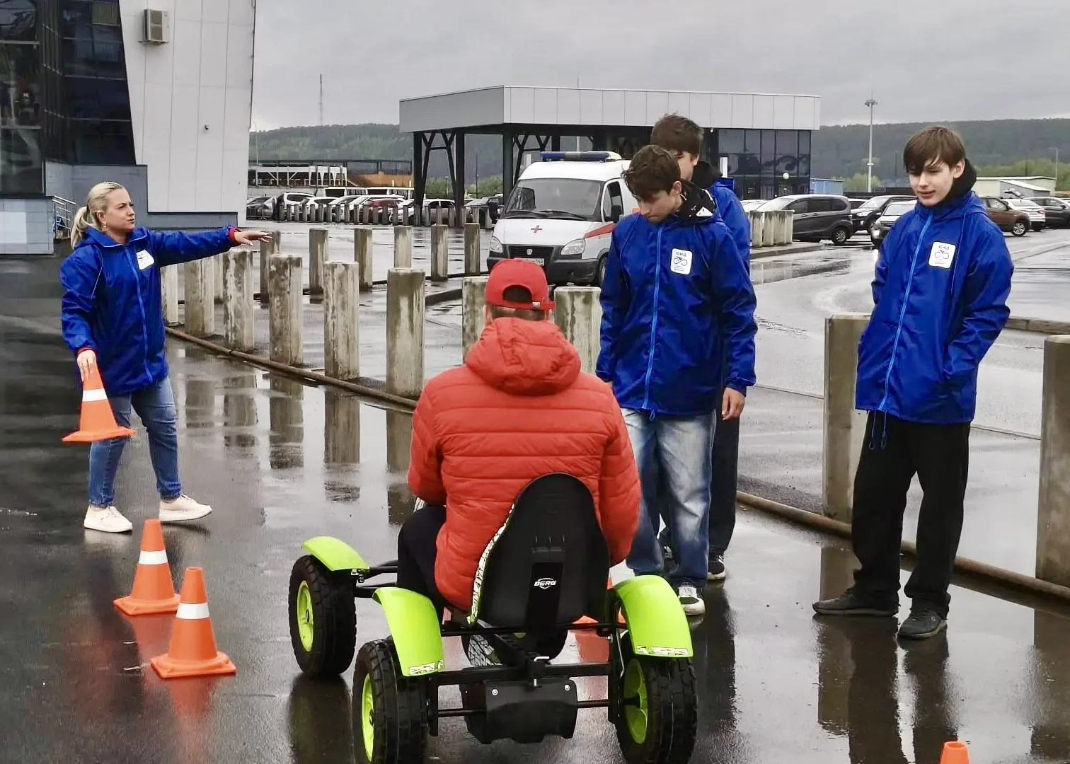 🚦Безопасность на дороге – дело семейное!
 
29 мая в рамках регионального проекта «Десант БДД» сотру