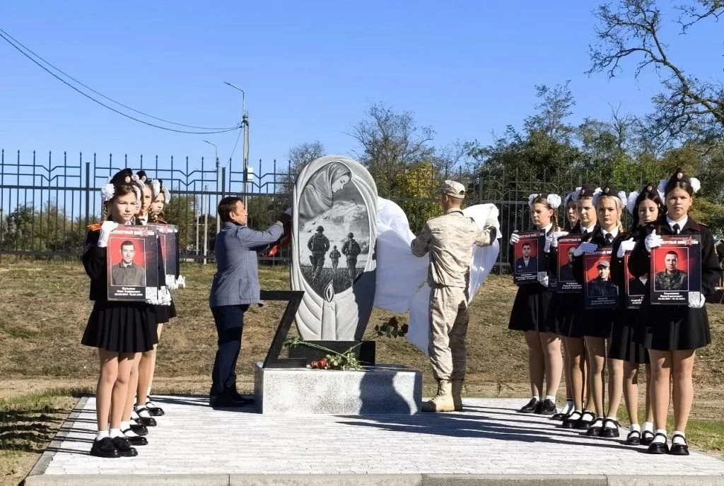 В ГОЛУБИЦКОЙ ОТКРЫЛИ ПАМЯТНИК УЧАСТНИКАМ СВО